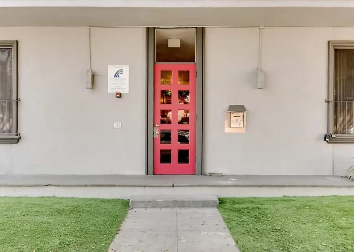 Sophisticated Long Beach Suite With Patio Dining And Parking Nrp21-00185